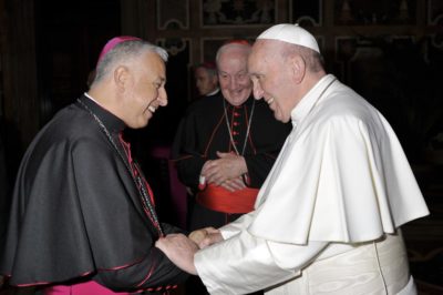 “Não é possível um Bispo que não caminhe junto com o Papa”