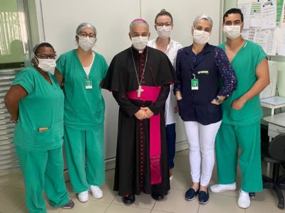 Dom Manoel visita hospital na cidade de Registro
